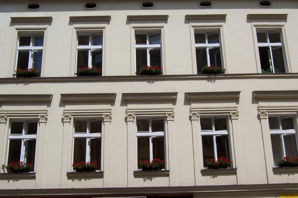 Apartment Near Lesser Town *