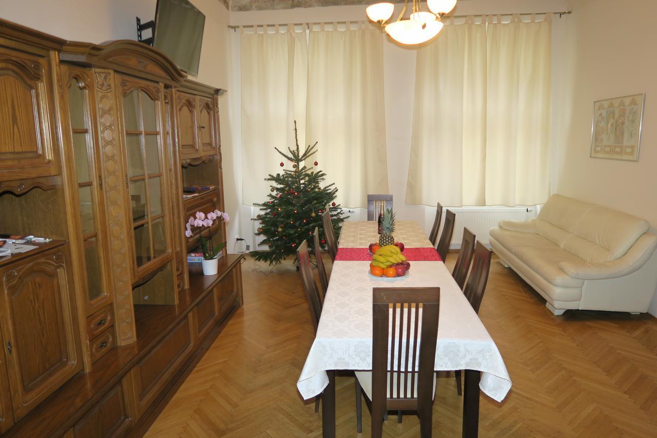 Near Lesser Town * Prag